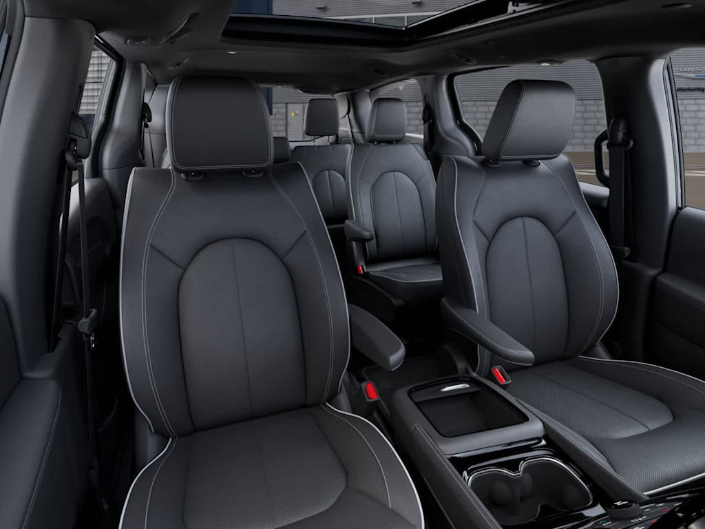 Thumbnail: 2027 Chrysler Pacifica - 7