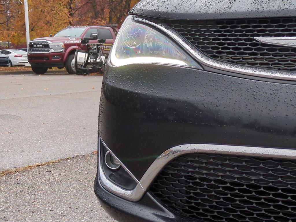 Thumbnail: 2019 Chrysler Pacifica - 7