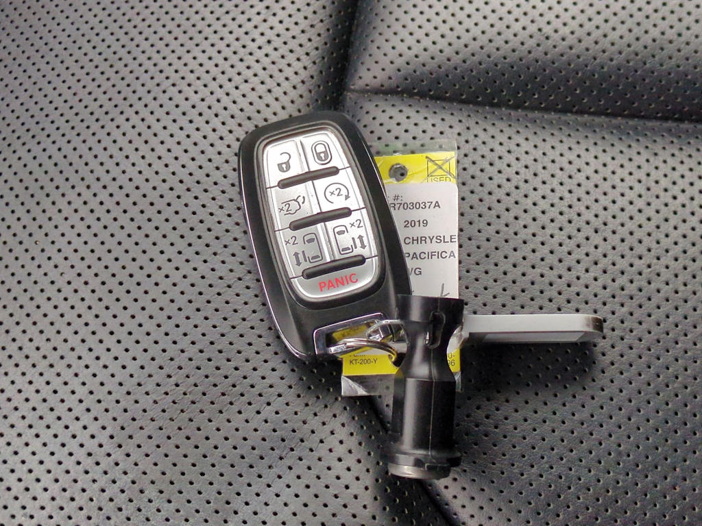 Thumbnail: 2019 Chrysler Pacifica - 17