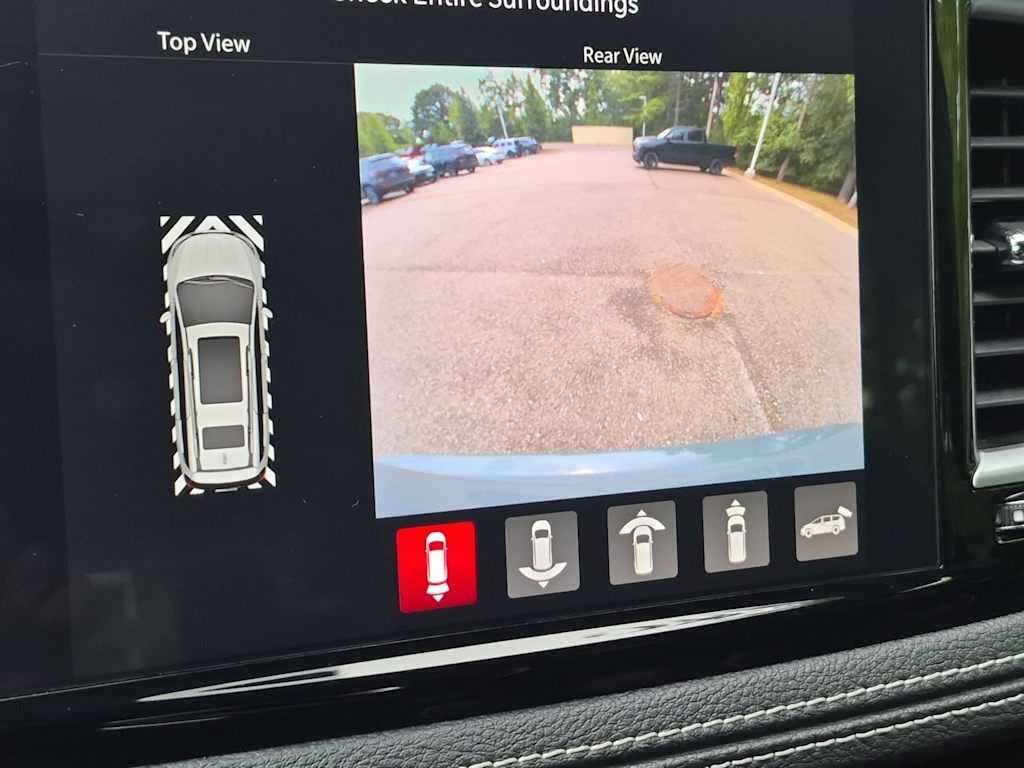 Thumbnail: 2023 Chrysler Pacifica - 33