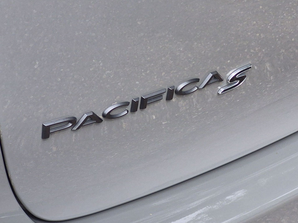 Thumbnail: 2023 Chrysler Pacifica - 22
