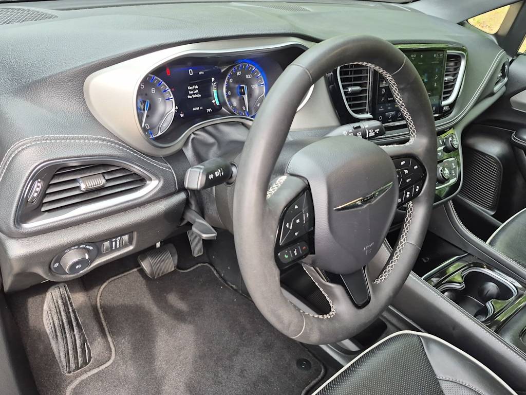 Thumbnail: 2023 Chrysler Pacifica - 2