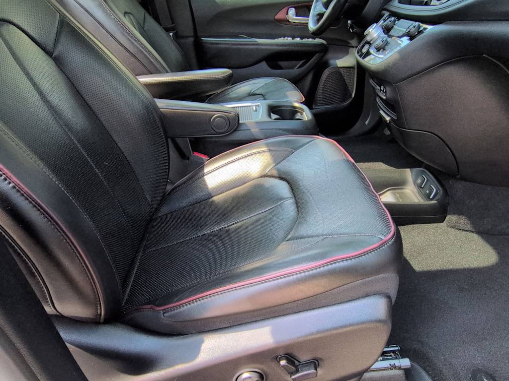 Thumbnail: 2020 Chrysler Pacifica - 30