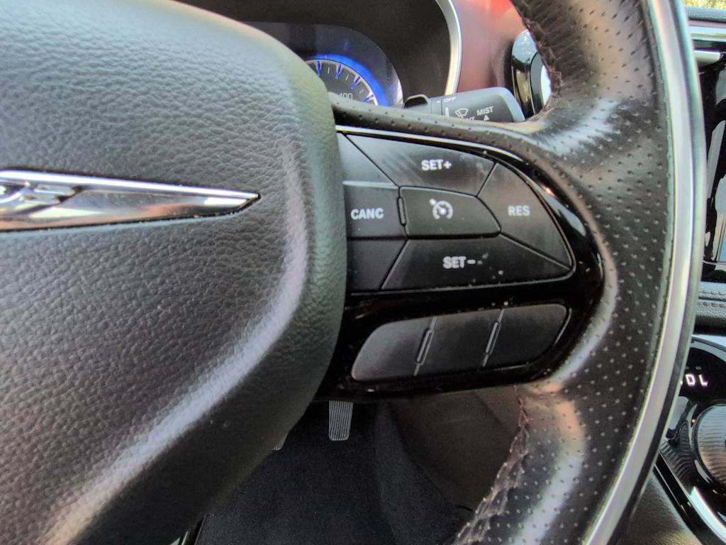 Thumbnail: 2020 Chrysler Pacifica - 32