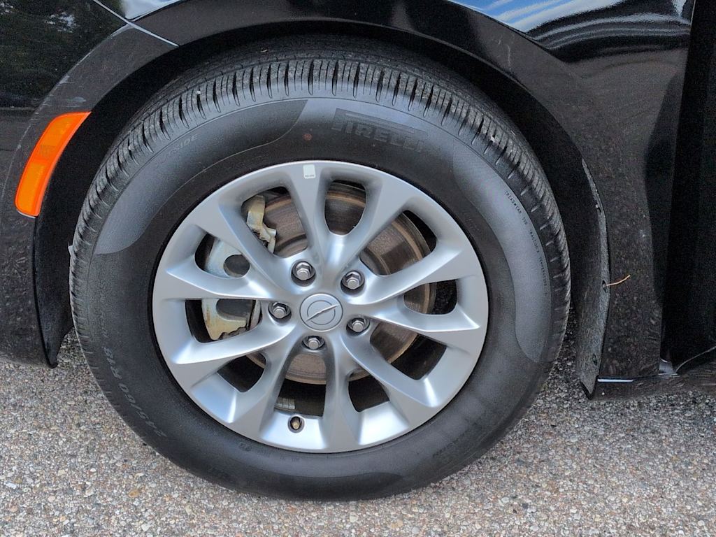 Thumbnail: 2026 Chrysler Pacifica - 8