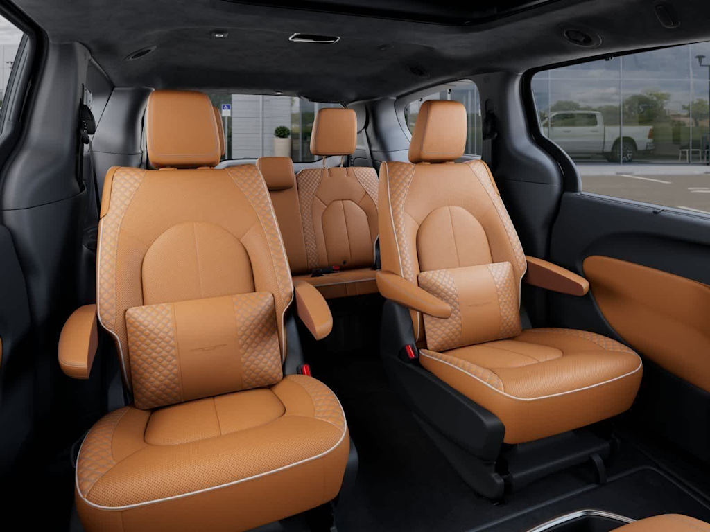 Thumbnail: 2026 Chrysler Pacifica - 7
