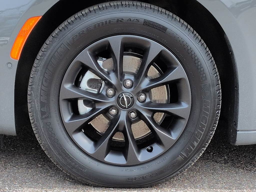 Thumbnail: 2024 Chrysler Pacifica - 8