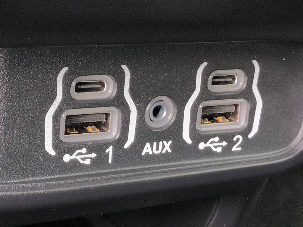 Thumbnail: 2024 Chrysler Pacifica - 32