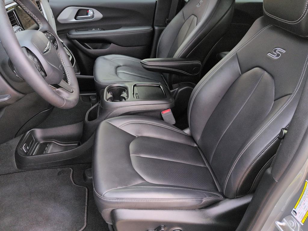 Thumbnail: 2024 Chrysler Pacifica - 11