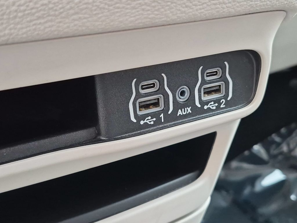 Thumbnail: 2024 Chrysler Pacifica - 31