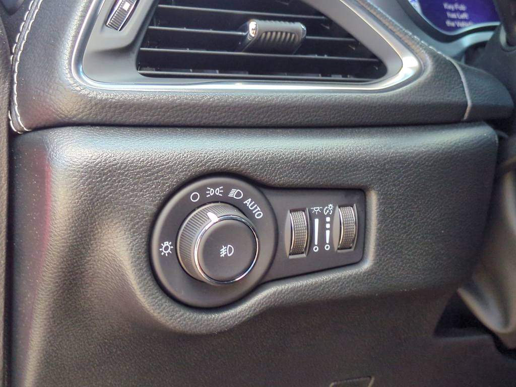 Thumbnail: 2026 Chrysler Pacifica - 40