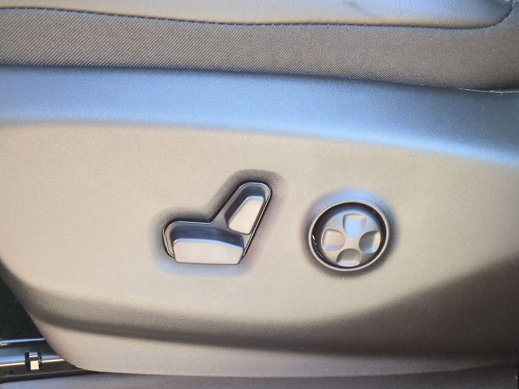 Thumbnail: 2026 Chrysler Pacifica - 26