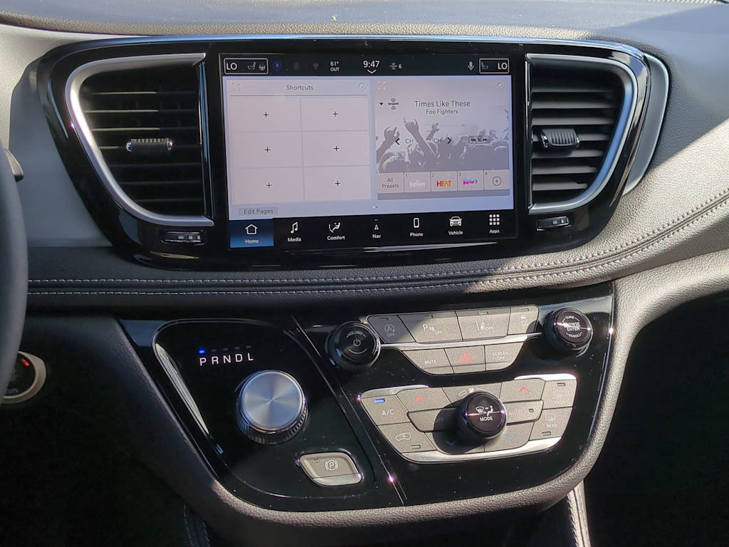 Thumbnail: 2026 Chrysler Pacifica - 15