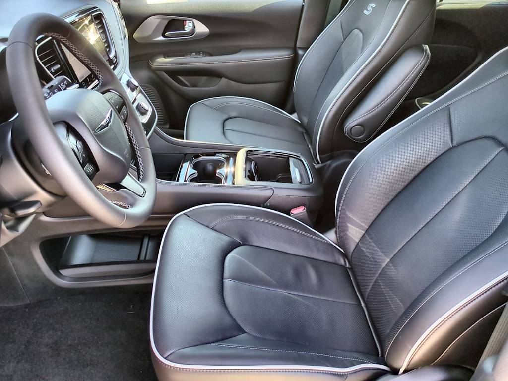 Thumbnail: 2026 Chrysler Pacifica - 11