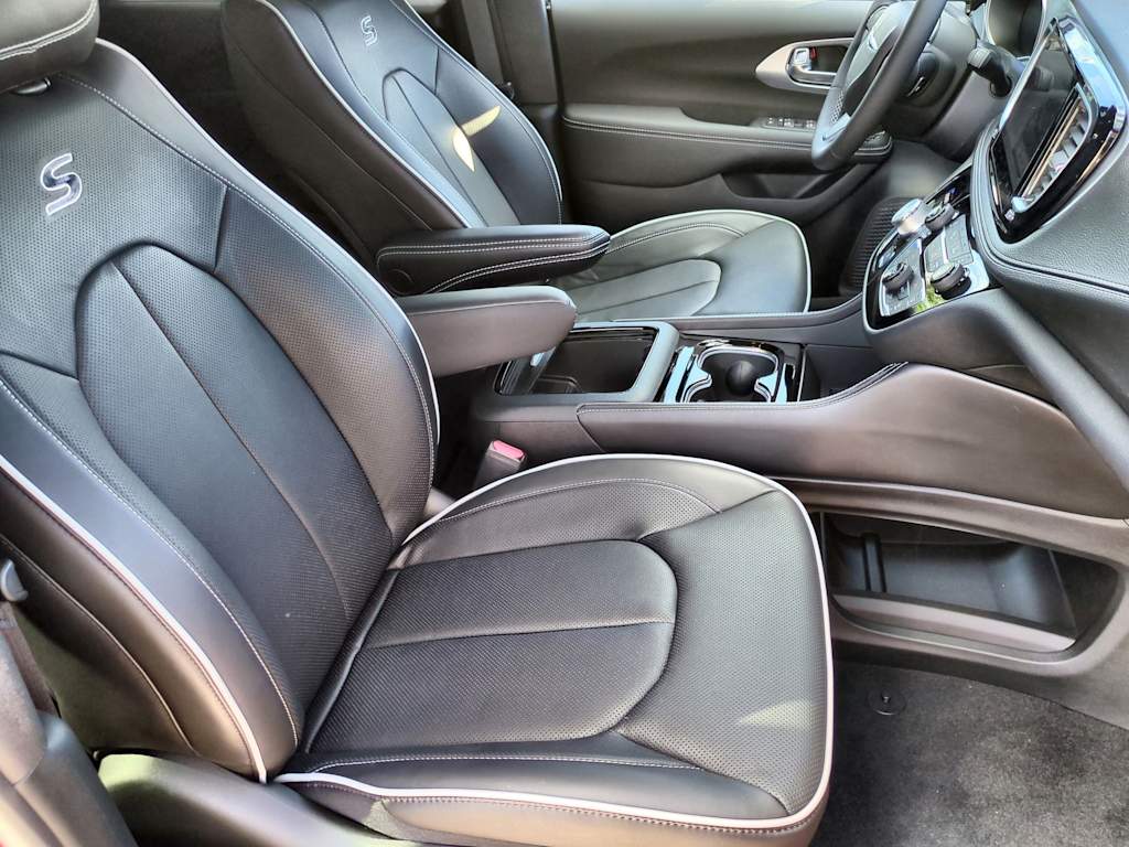 Thumbnail: 2026 Chrysler Pacifica - 30