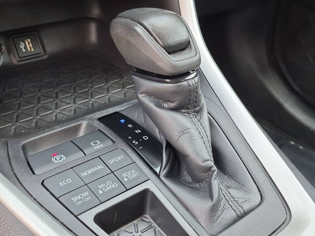 Thumbnail: 2024 Toyota RAV4 - 16