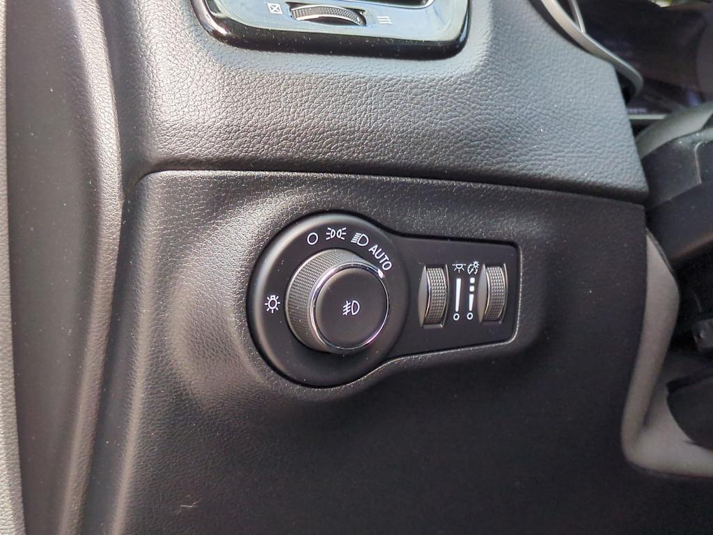 Thumbnail: 2021 Jeep Compass - 36