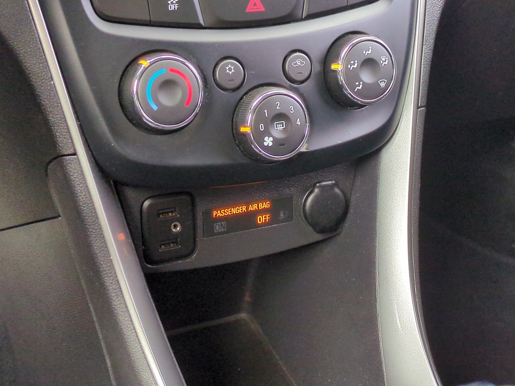Thumbnail: 2019 Chevrolet Trax - 33