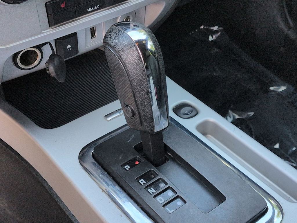 Thumbnail: 2010 Mercury Mariner - 34