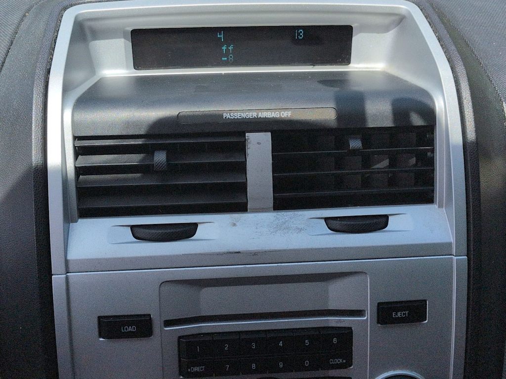 Thumbnail: 2010 Mercury Mariner - 14