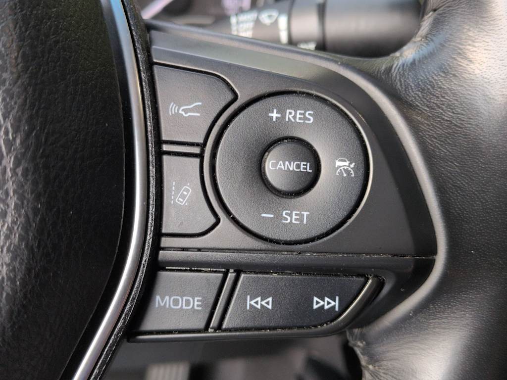 Thumbnail: 2019 Toyota Camry - 32