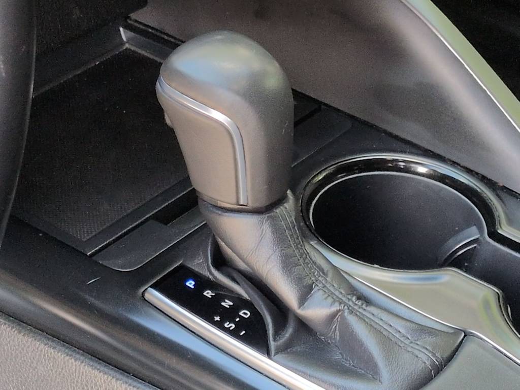 Thumbnail: 2019 Toyota Camry - 16