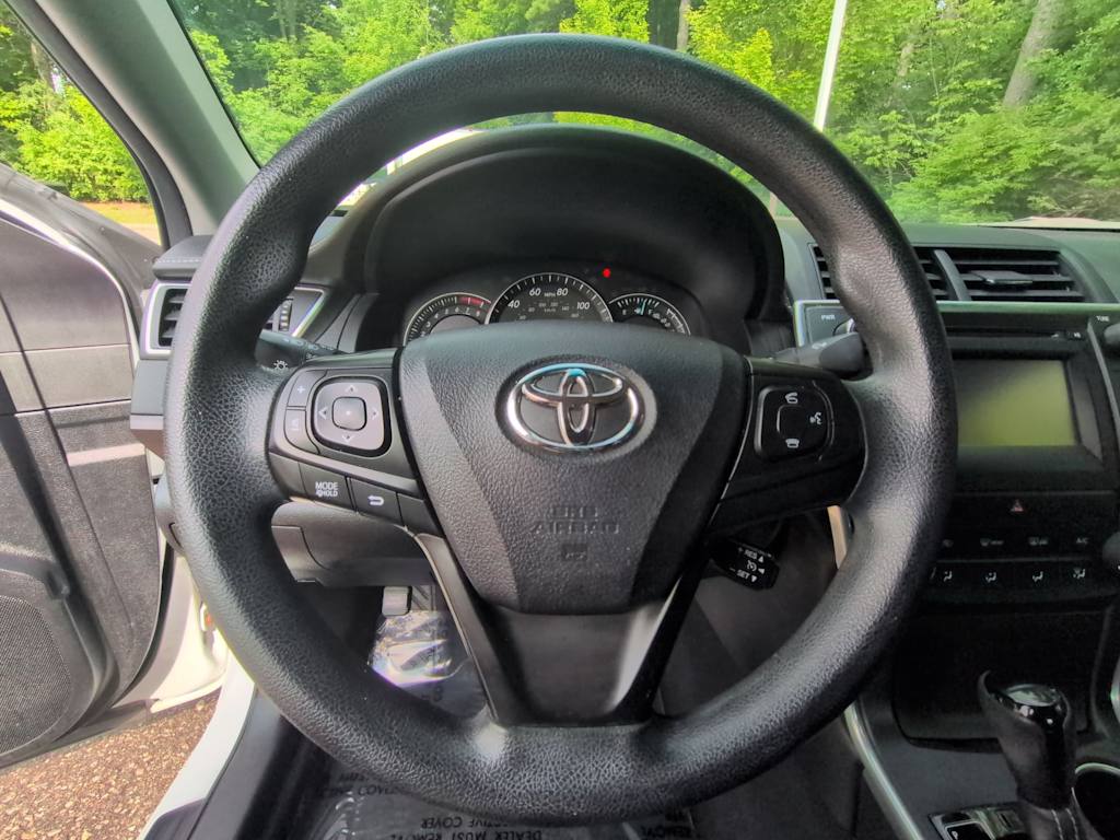 Thumbnail: 2015 Toyota Camry - 12