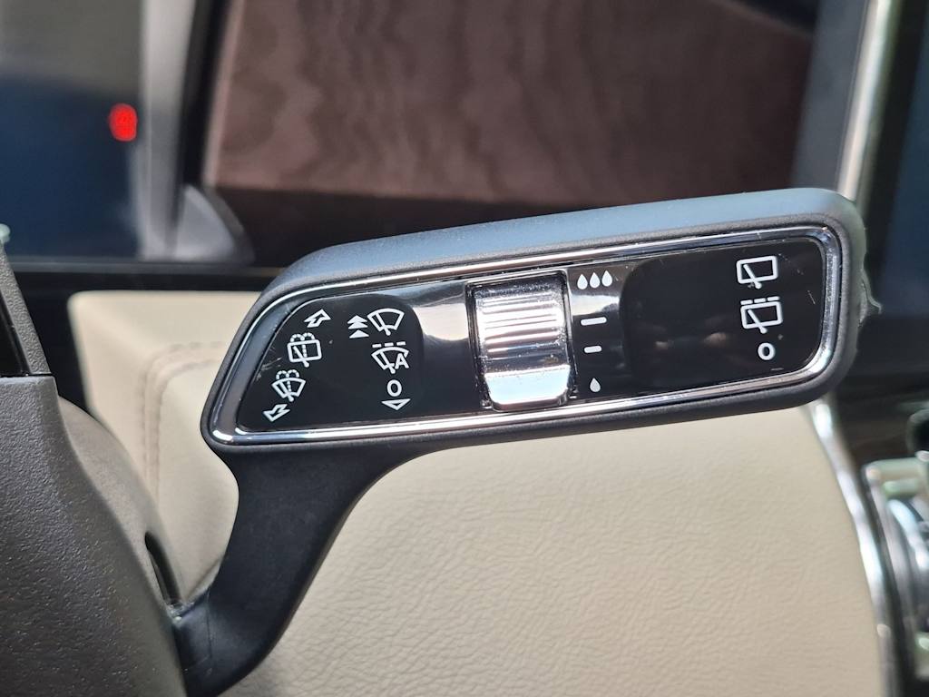 Thumbnail: 2024 Lincoln Navigator L - 32