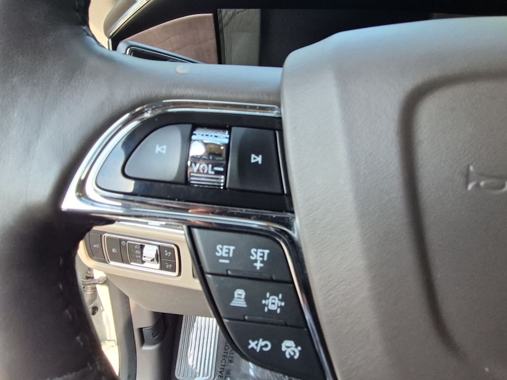Thumbnail: 2024 Lincoln Navigator L - 30