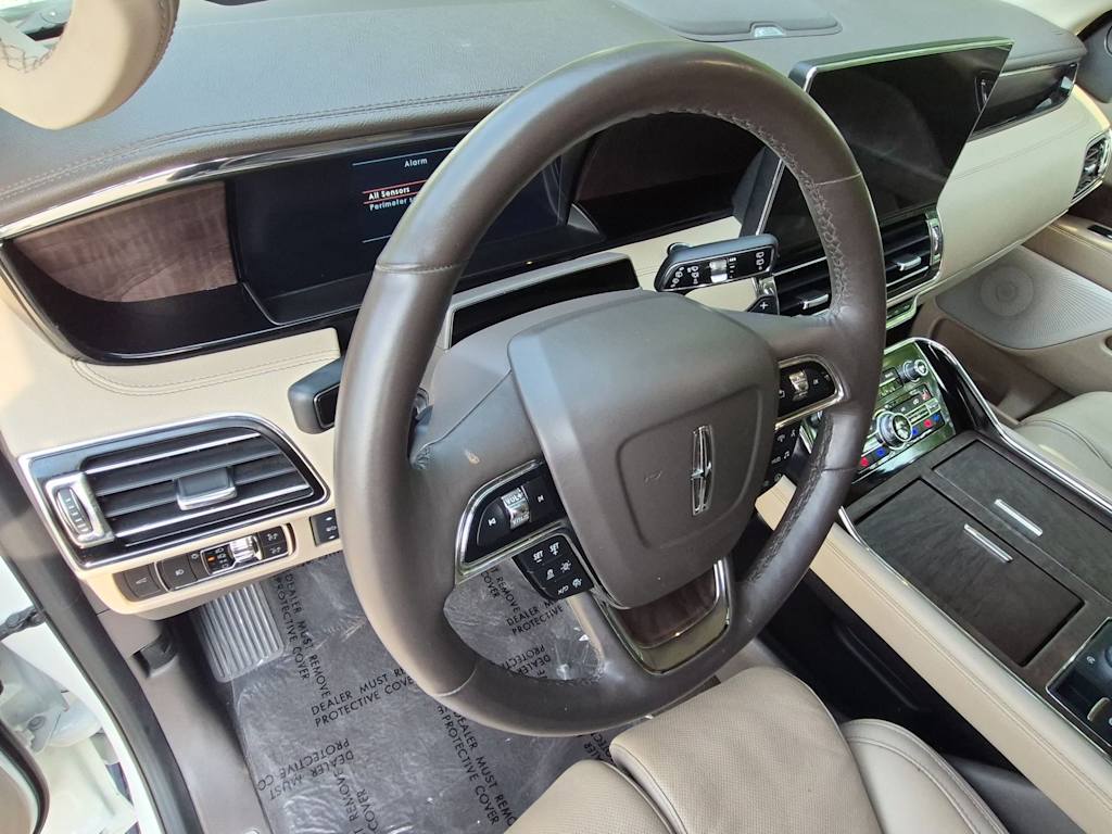 Thumbnail: 2024 Lincoln Navigator L - 2