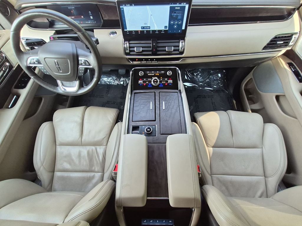 Thumbnail: 2024 Lincoln Navigator L - 10