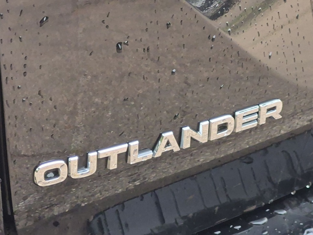 Thumbnail: 2024 Mitsubishi Outlander - 23