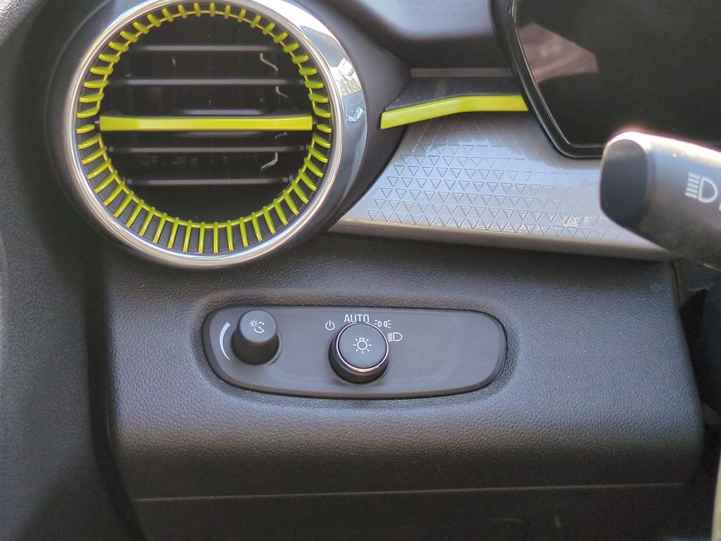 Thumbnail: 2024 Chevrolet Trax - 38