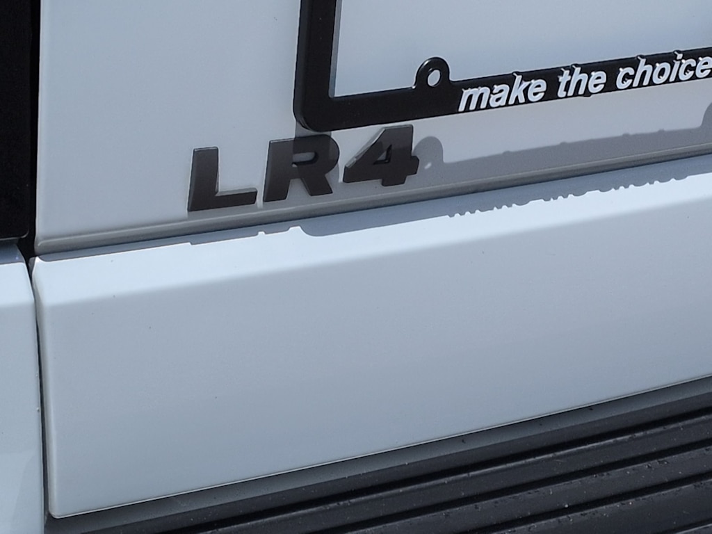 Thumbnail: 2016 Land Rover LR4 - 24