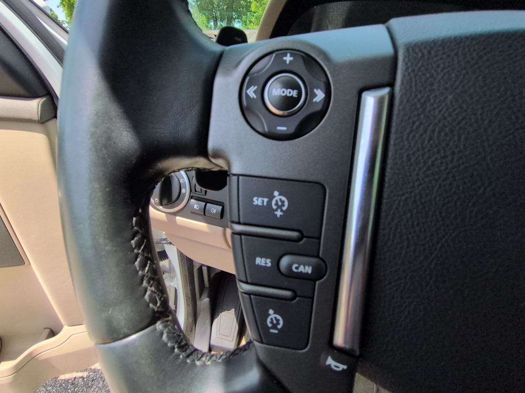 Thumbnail: 2016 Land Rover LR4 - 30