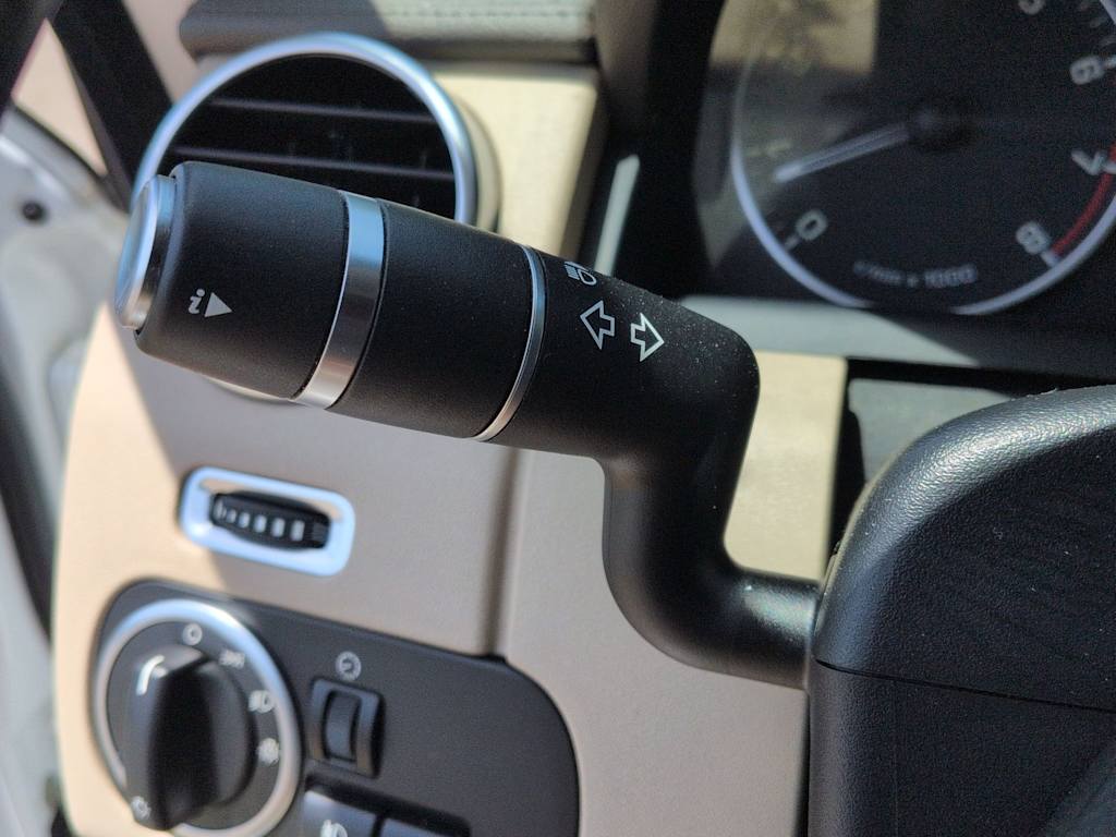Thumbnail: 2016 Land Rover LR4 - 32