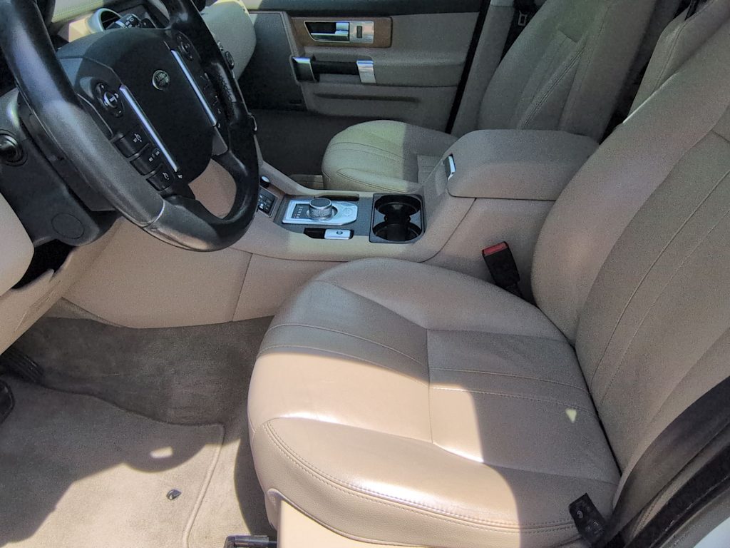 Thumbnail: 2016 Land Rover LR4 - 11