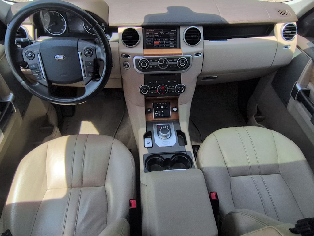 Thumbnail: 2016 Land Rover LR4 - 10