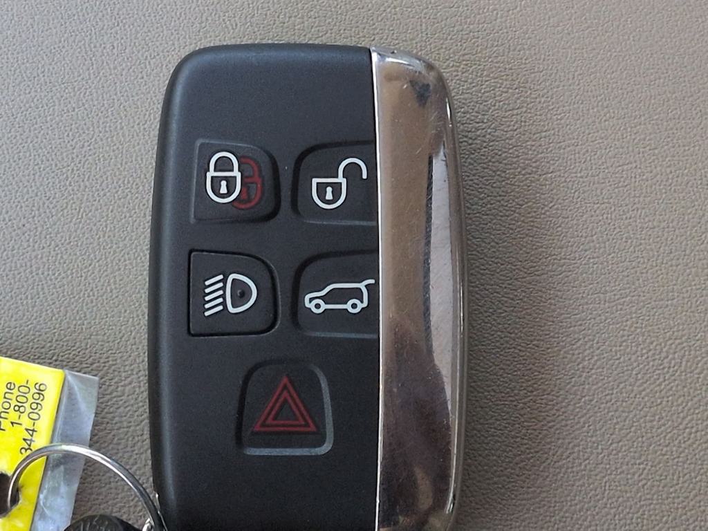 Thumbnail: 2016 Land Rover LR4 - 17