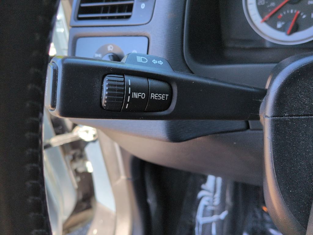 Thumbnail: 2012 Volvo C70 - 27