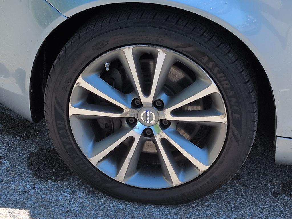 Thumbnail: 2012 Volvo C70 - 8