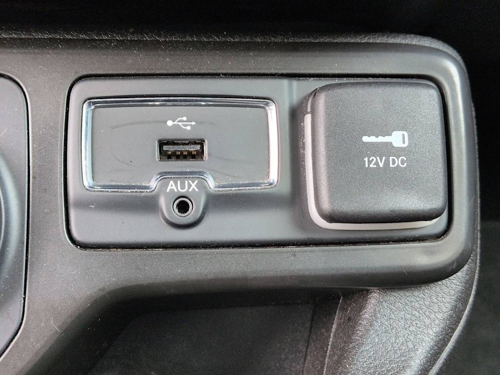 Thumbnail: 2020 Jeep Renegade - 43