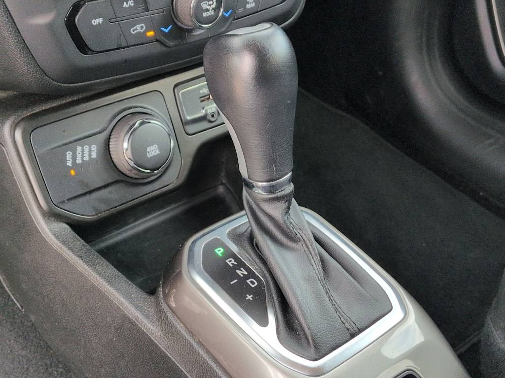 Thumbnail: 2020 Jeep Renegade - 16