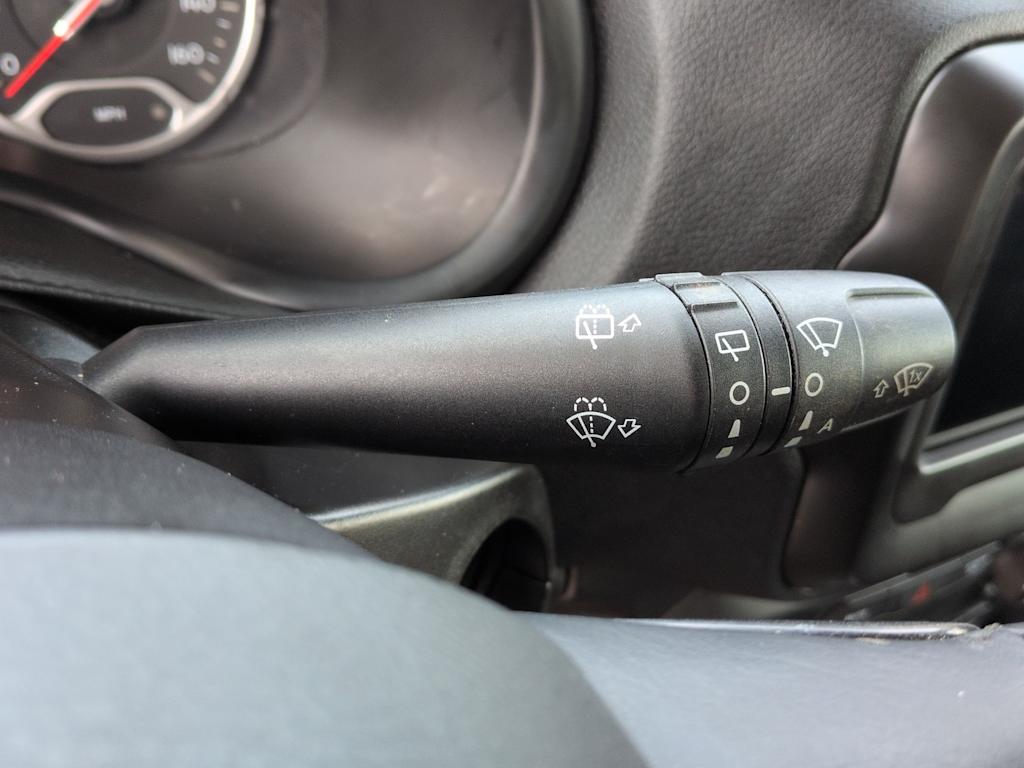 Thumbnail: 2020 Jeep Renegade - 39