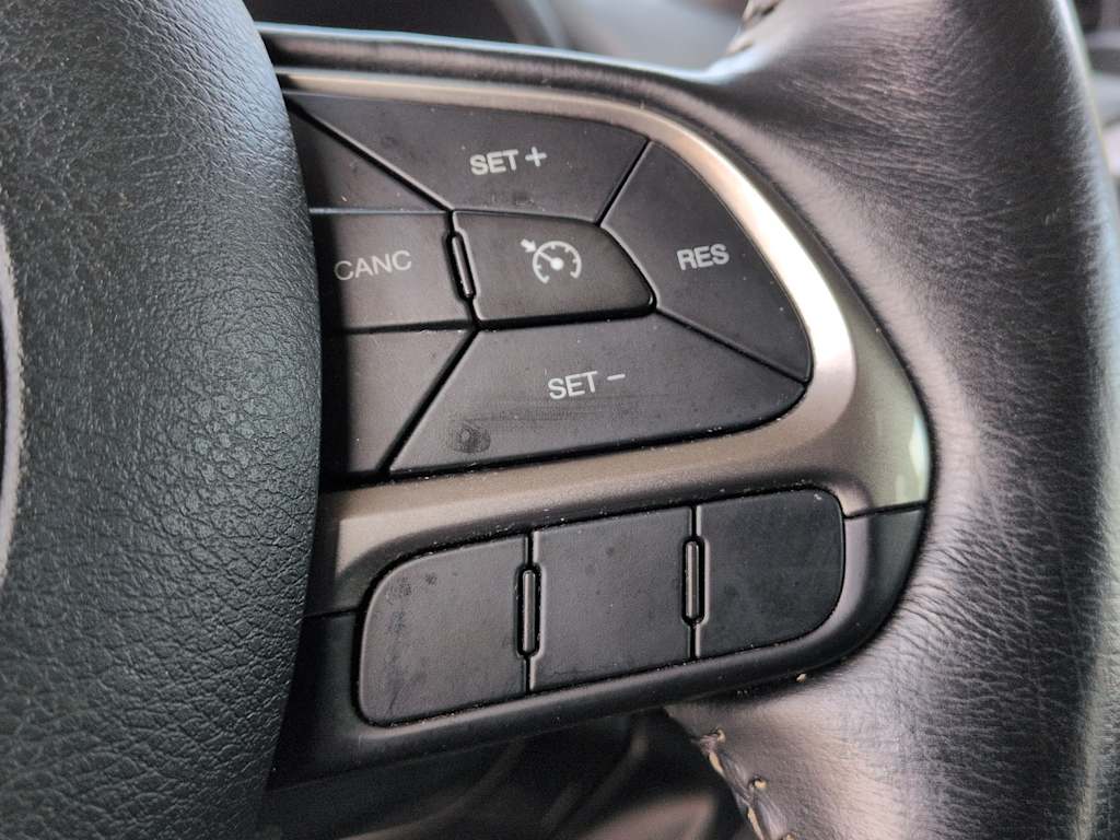 Thumbnail: 2020 Jeep Renegade - 38