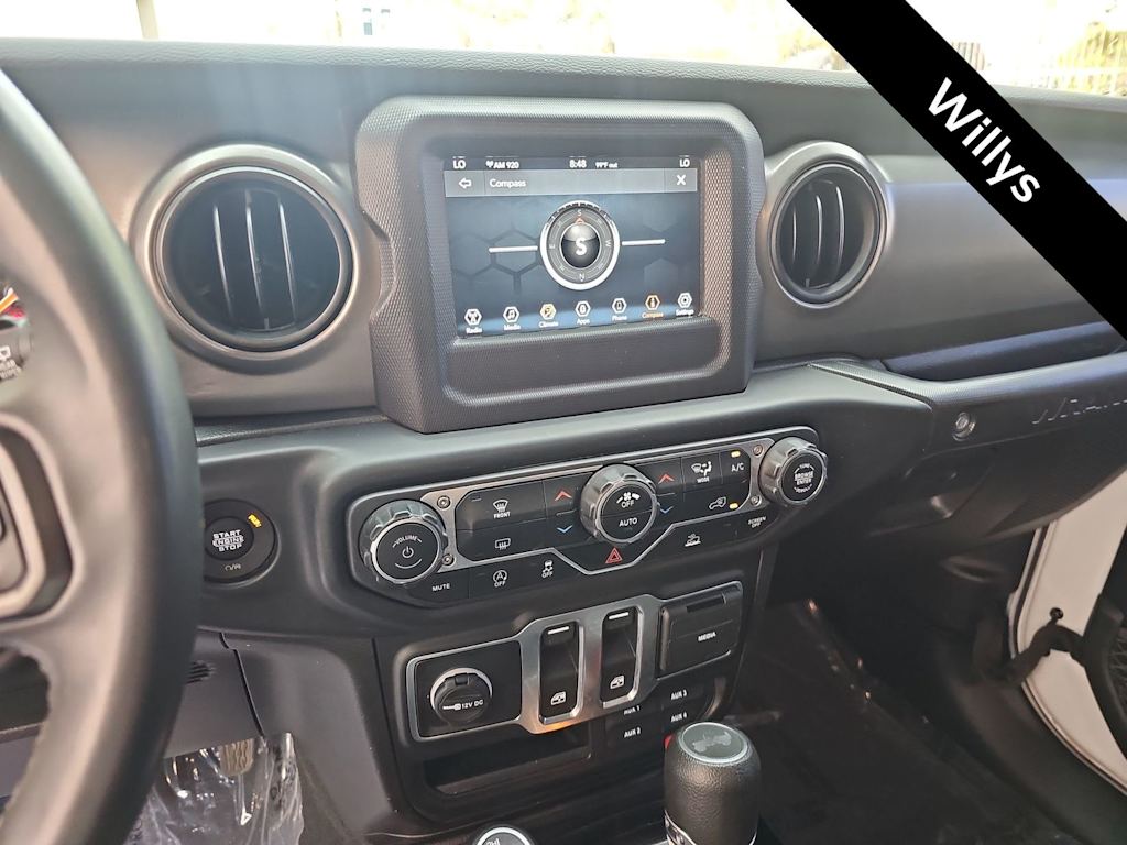Thumbnail: 2022 Jeep Wrangler - 15