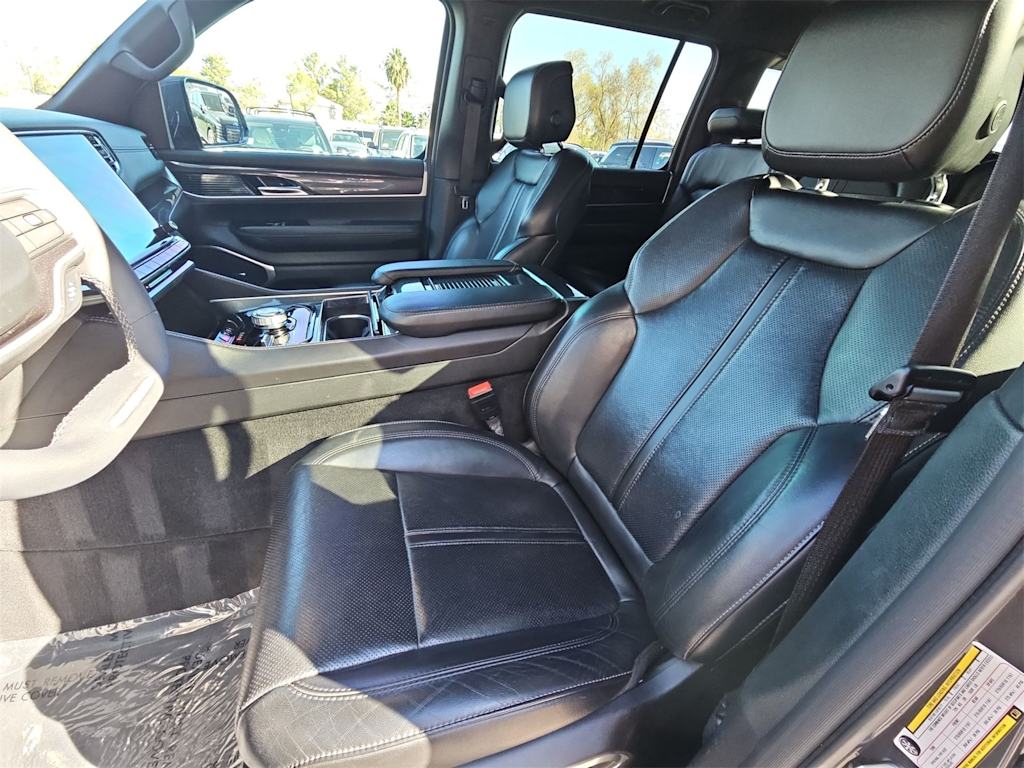 Thumbnail: 2022 Jeep Wagoneer - 10