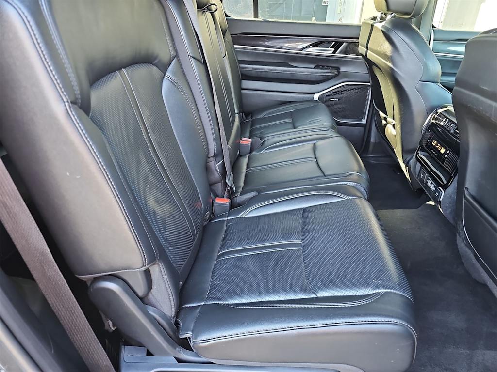 Thumbnail: 2022 Jeep Wagoneer - 11