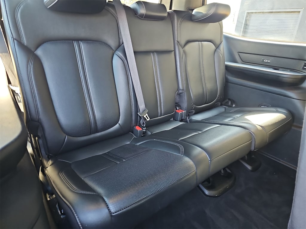 Thumbnail: 2022 Jeep Wagoneer - 29