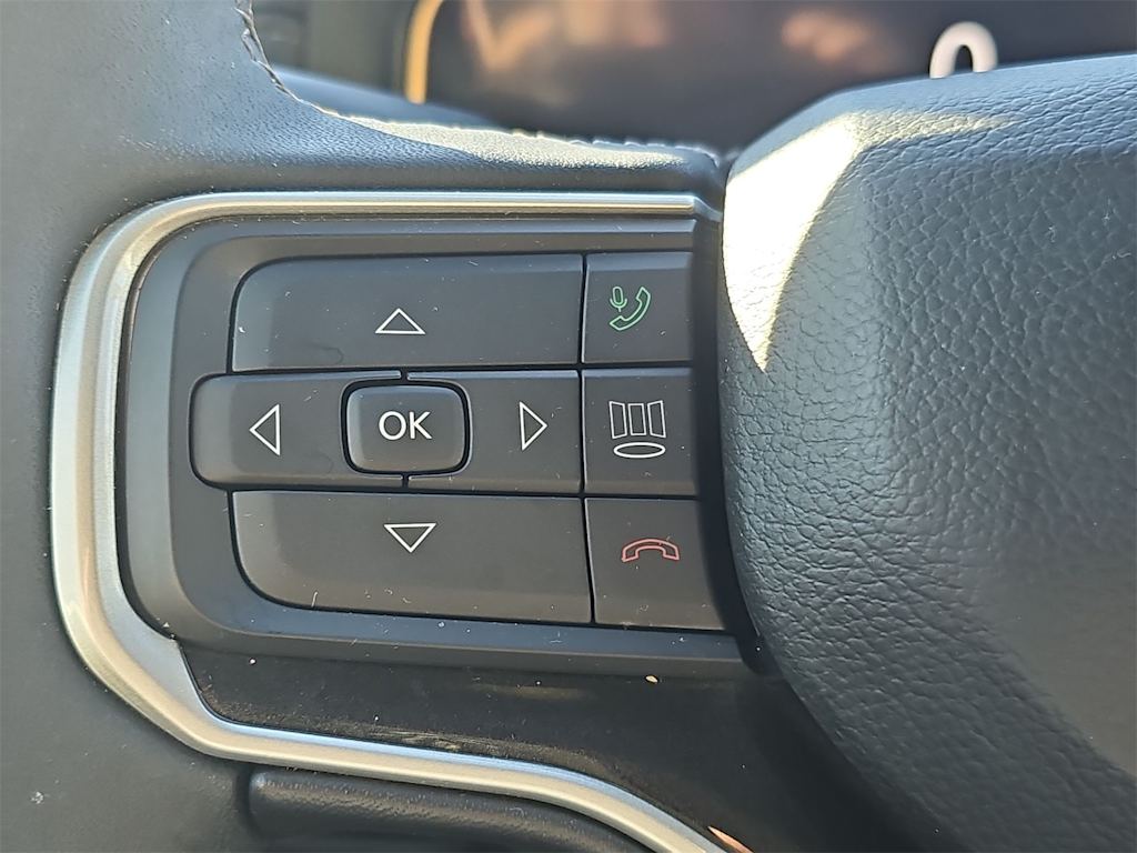 Thumbnail: 2022 Jeep Wagoneer - 28